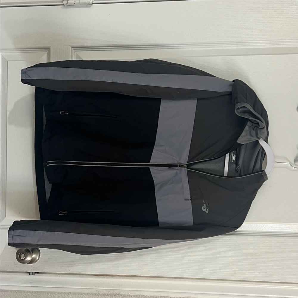 New Balance Men's Black and Gray Windbreaker